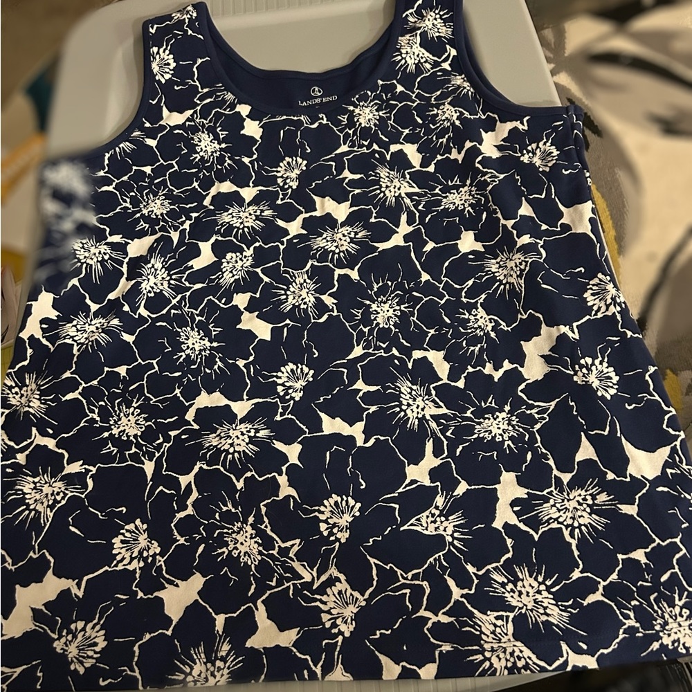 Land’s End Navy Blue & White floral tank top in excellent condition- size XL - Picture 4 of 6